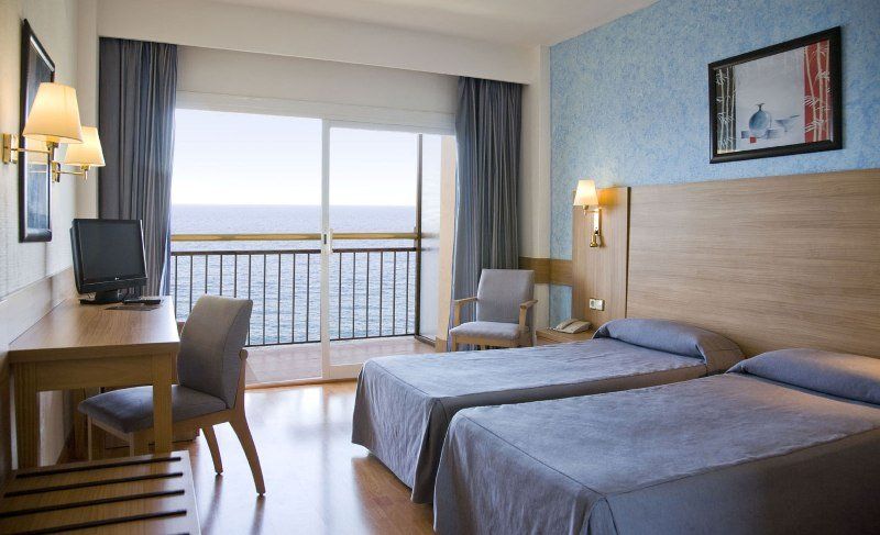 Globales Cala Vinas Adults Only 16+ Hotel Bagian luar foto